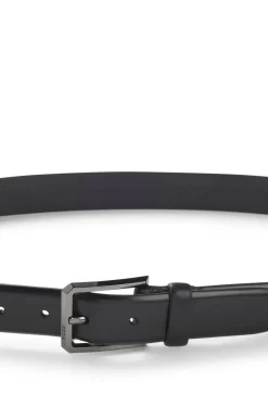 Smooth-leather belt with engraved gunmetal buckle