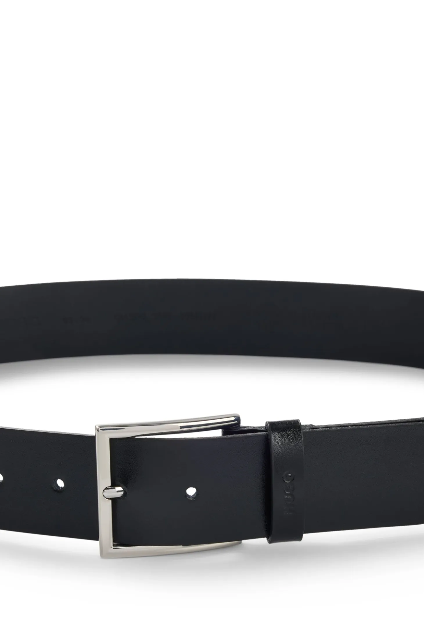 Smooth-leather belt with polished hardware