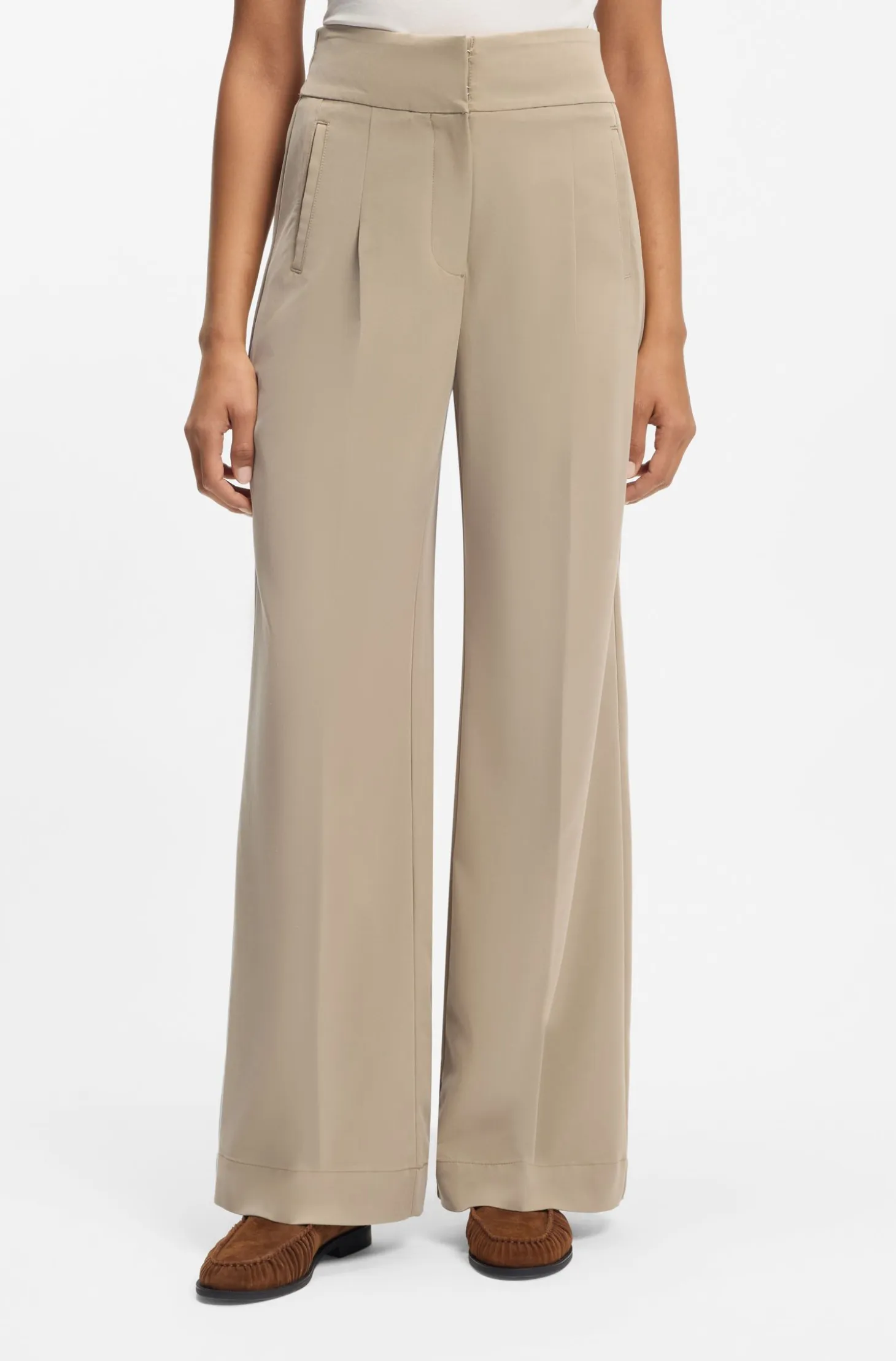 Straight-fit trousers with pleat front