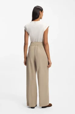 Straight-fit trousers with pleat front