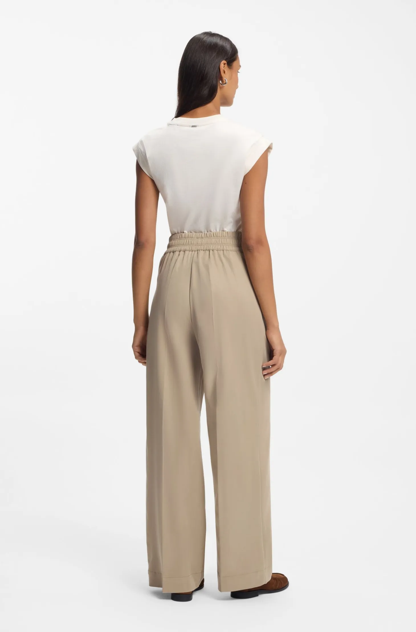 Straight-fit trousers with pleat front