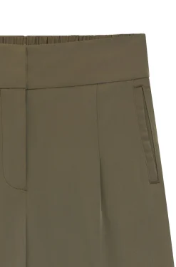 Straight-fit trousers with pleat front