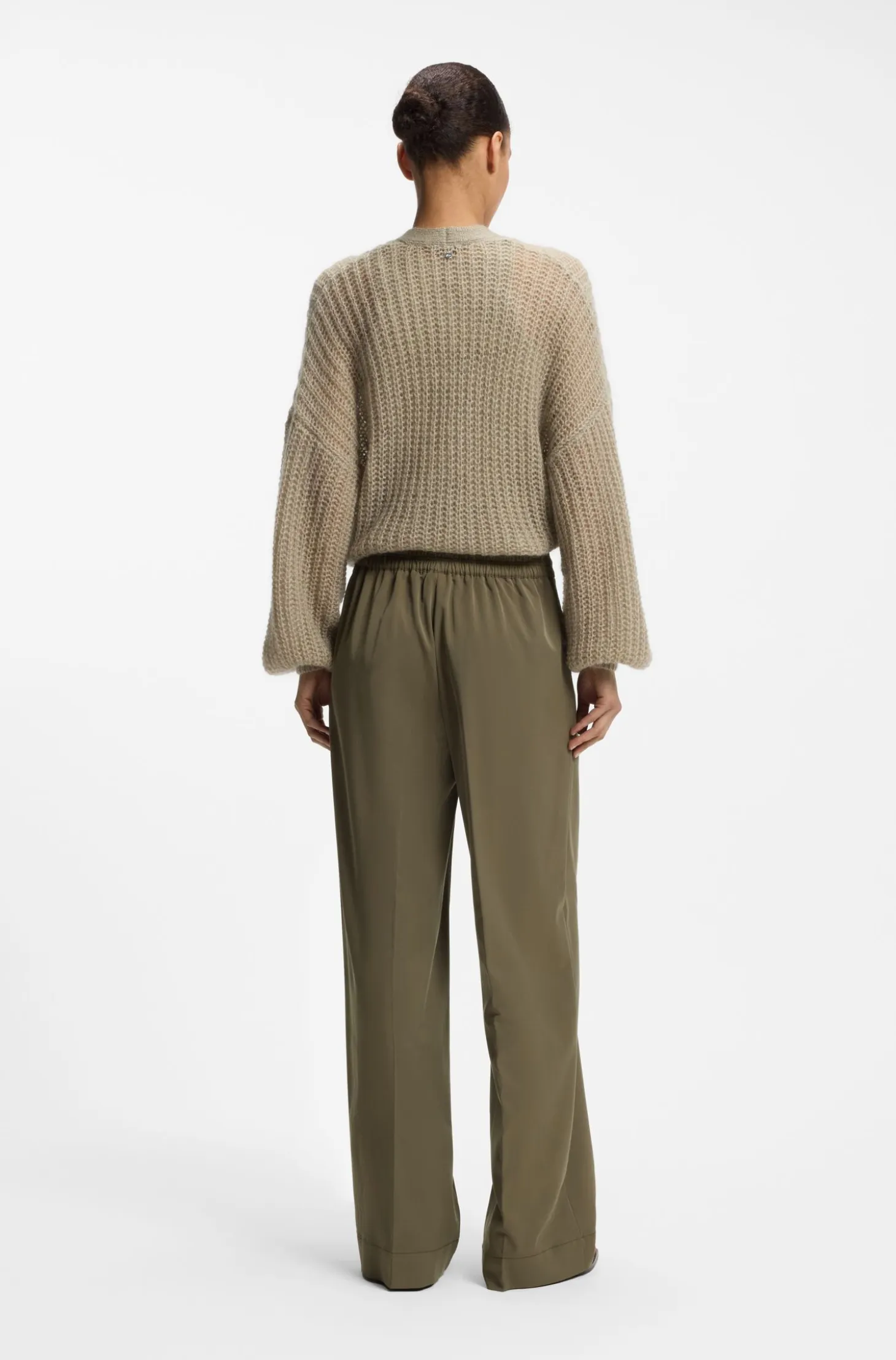 Straight-fit trousers with pleat front