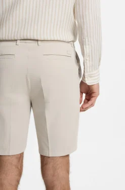 Stretch-cotton shorts in a modern fit