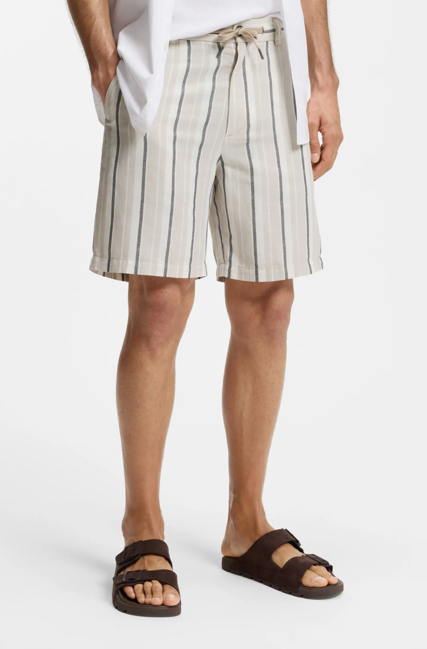 Striped shorts in a linen-cotton blend