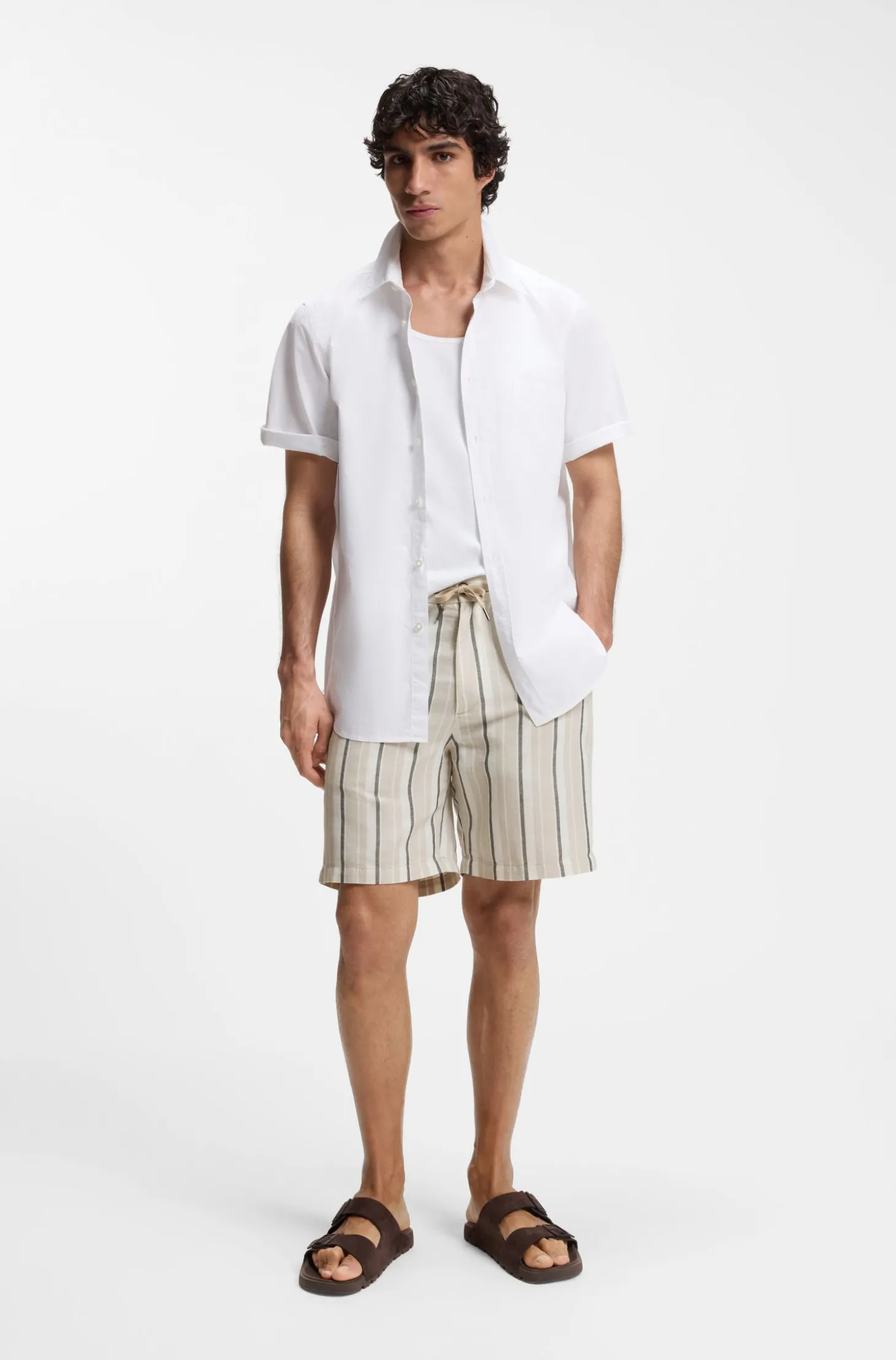 Striped shorts in a linen-cotton blend