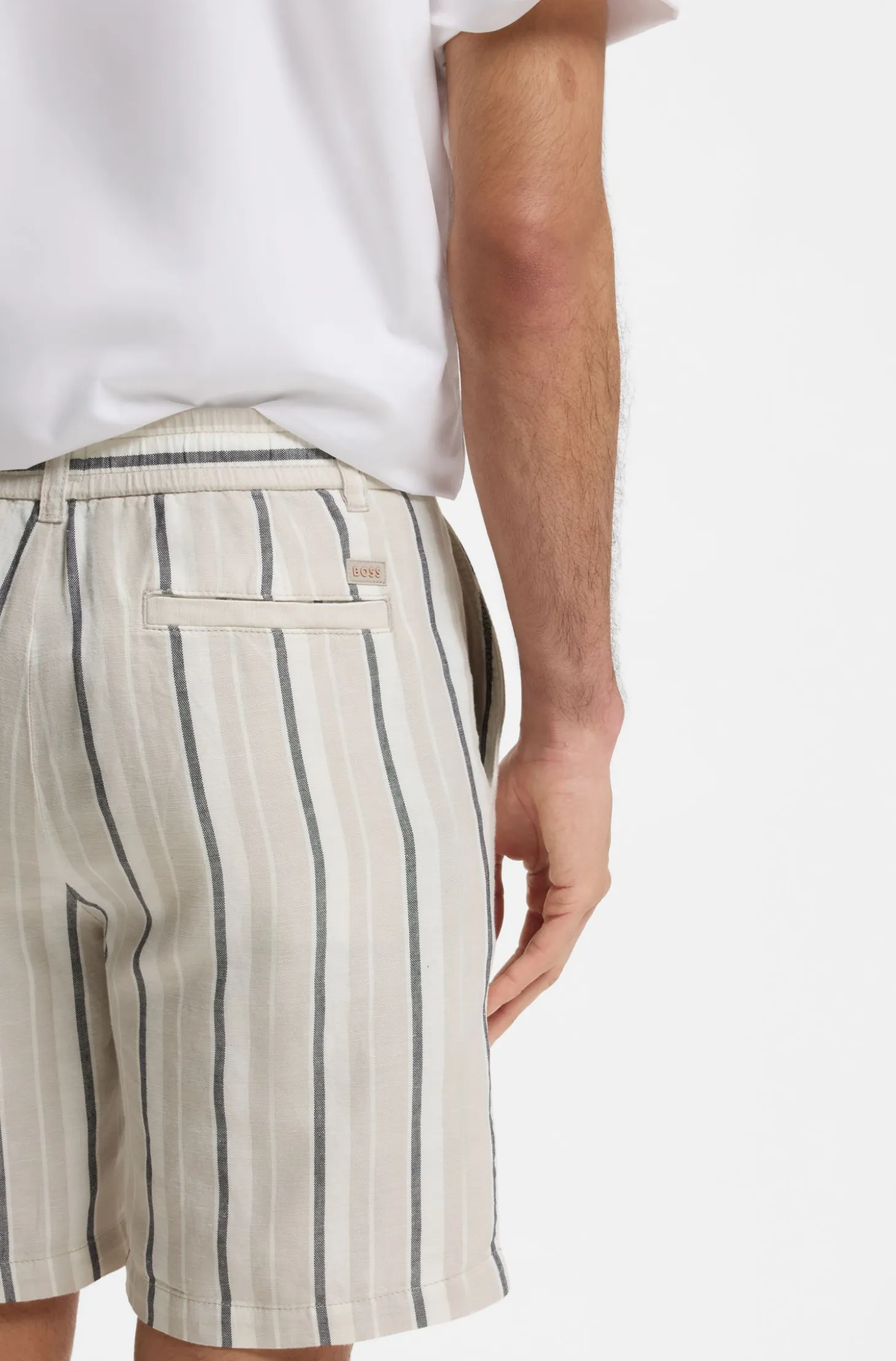 Striped shorts in a linen-cotton blend