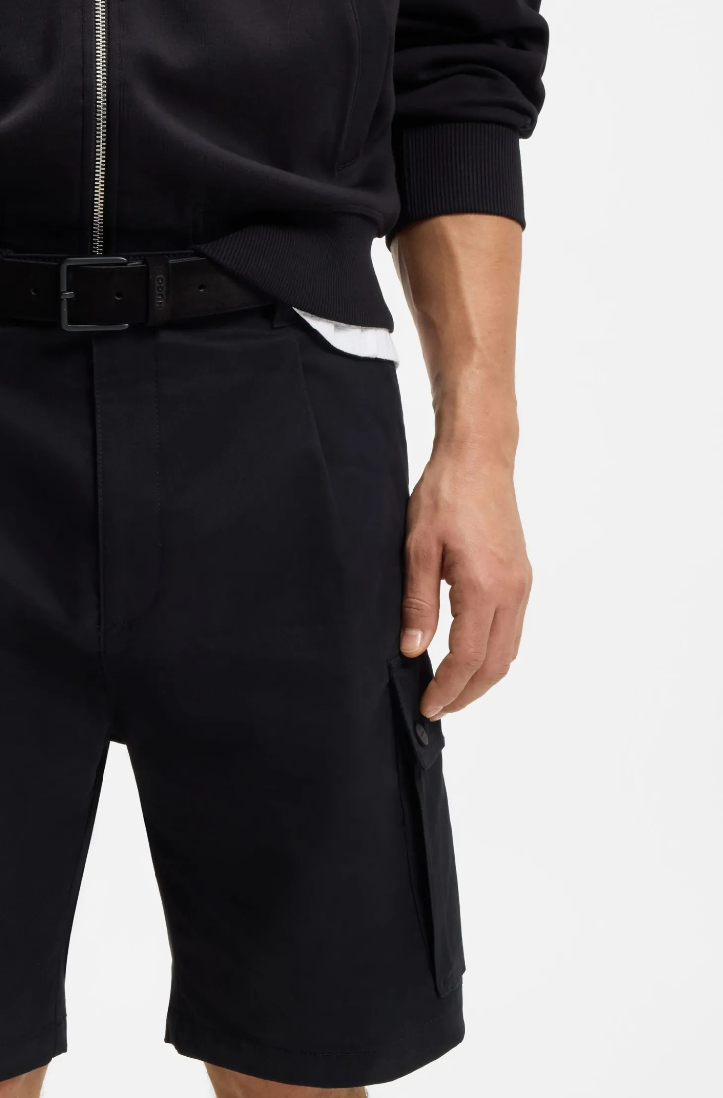 Suede belt with tonal pin buckle