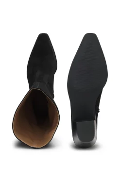 Suede boots with Cuban heel