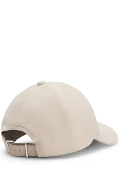 Suede cap with logo rivet