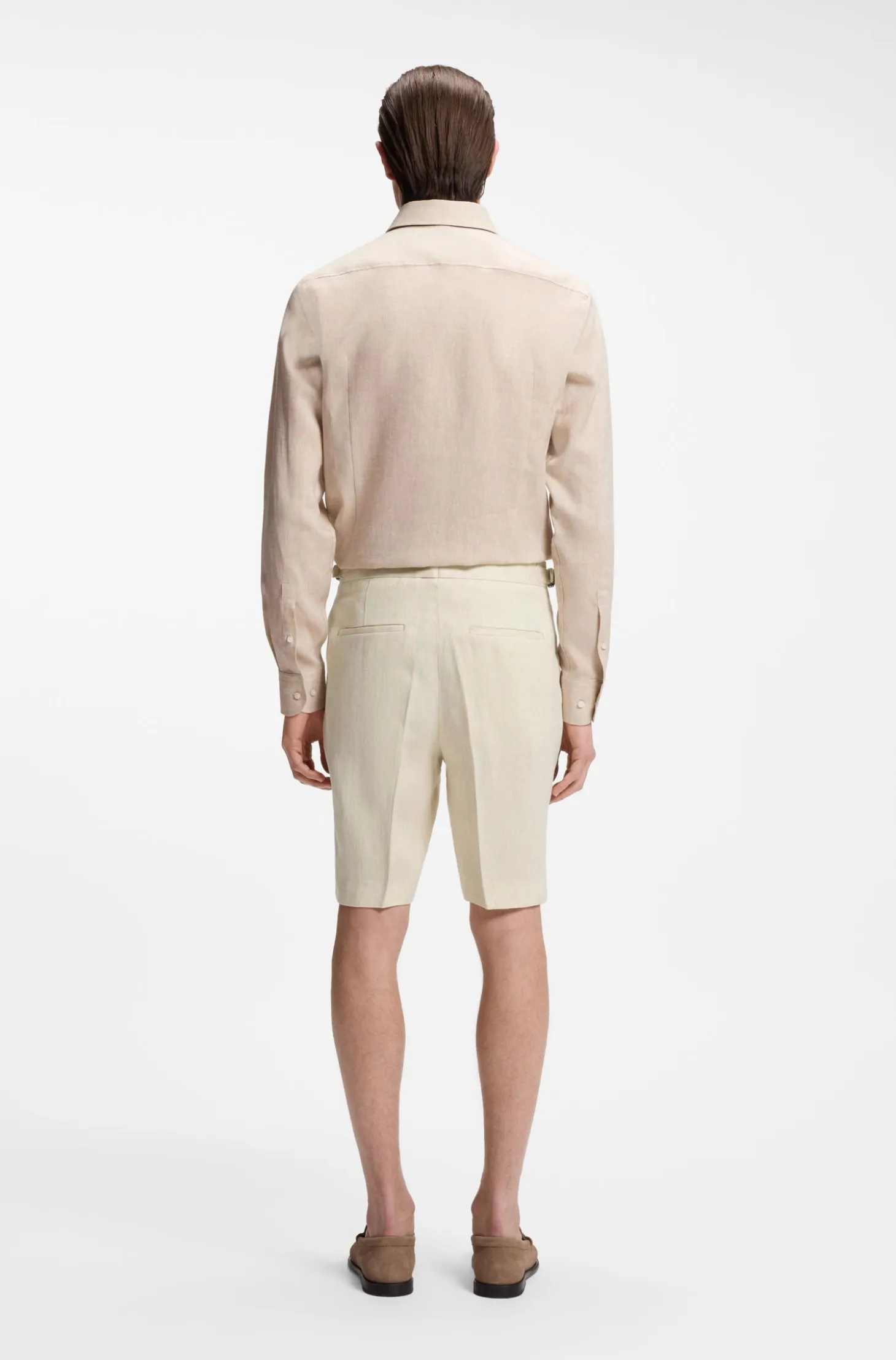 Tapered-fit shorts in linen with front pleats