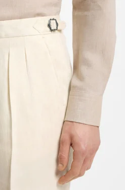 Tapered-fit shorts in linen with front pleats