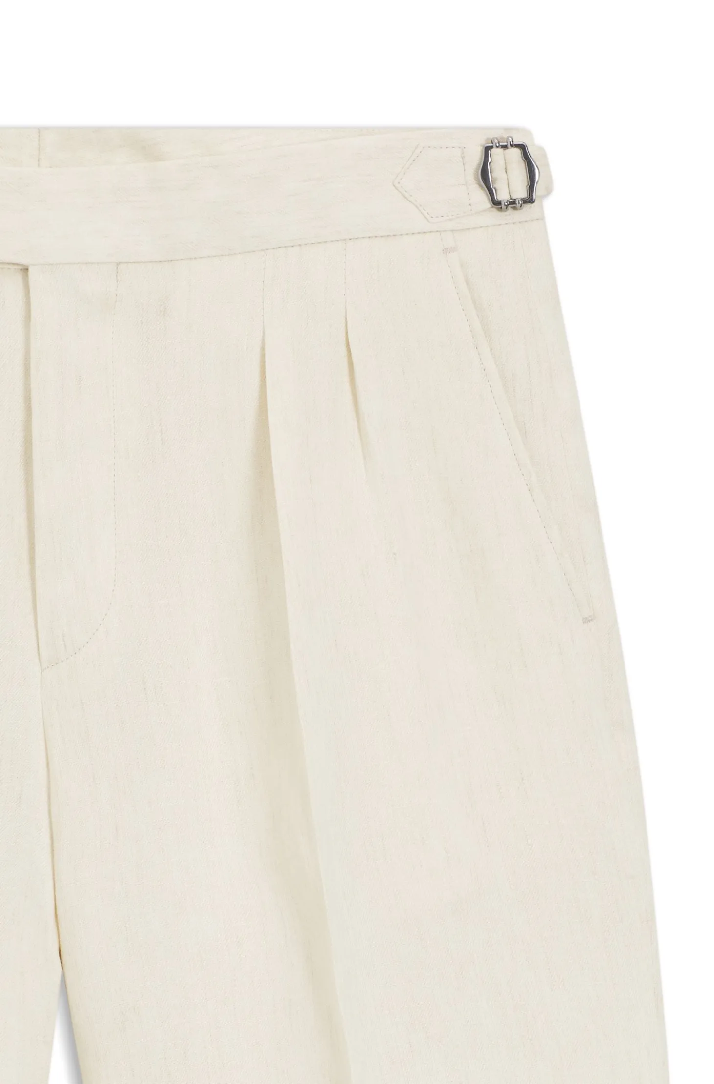 Tapered-fit shorts in linen with front pleats
