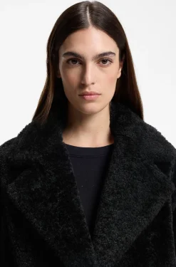 Teddy coat with adjustable collar