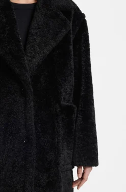 Teddy coat with adjustable collar