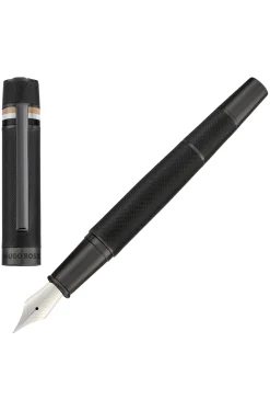 Textured-barrel fountain pen with signature-stripe ring