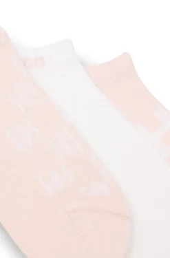 Three-pack of ankle-length socks with logo details