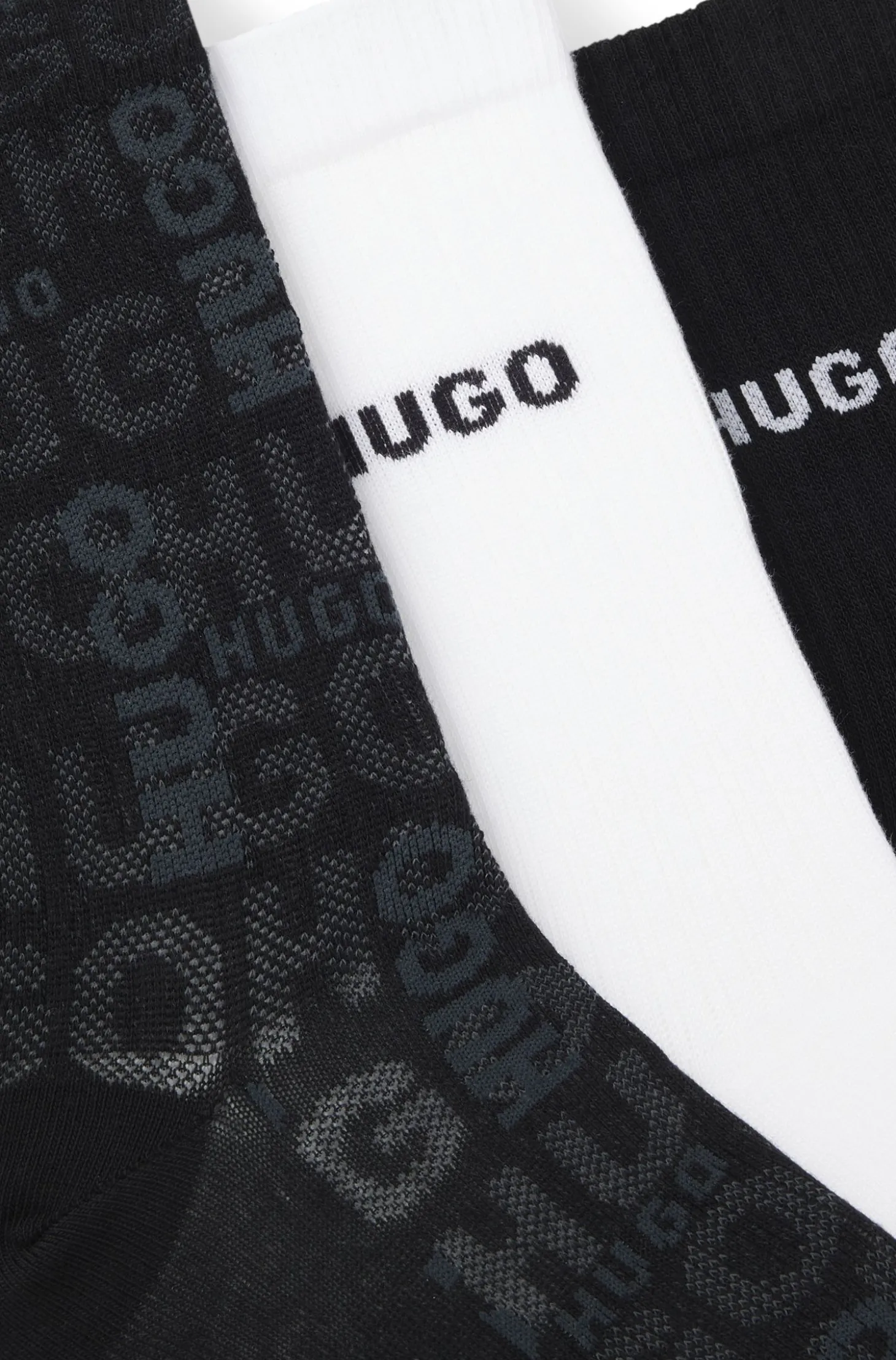 Three-pack of cotton-blend short socks with logos