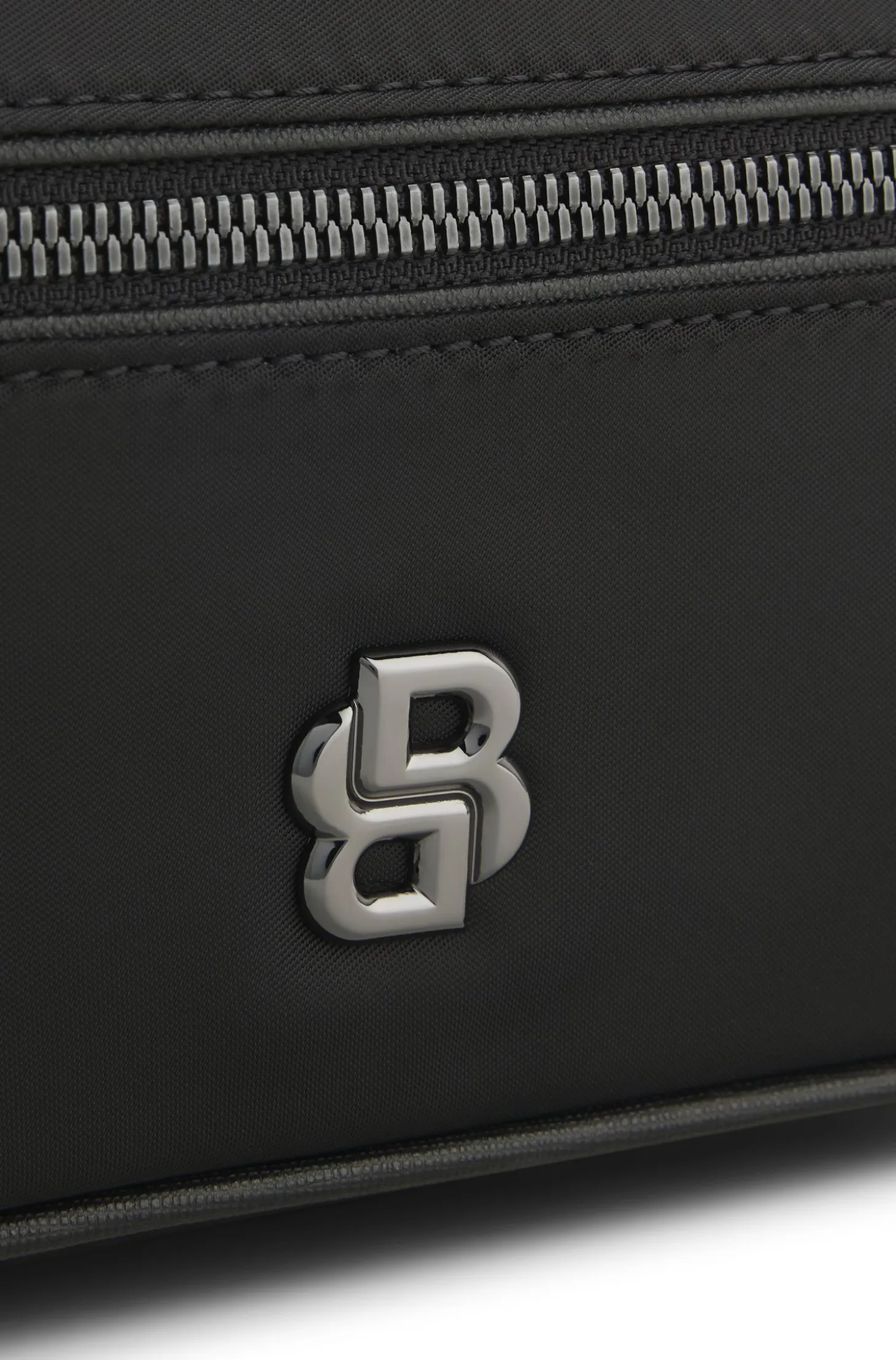 Toiletry case in structured twill with logo