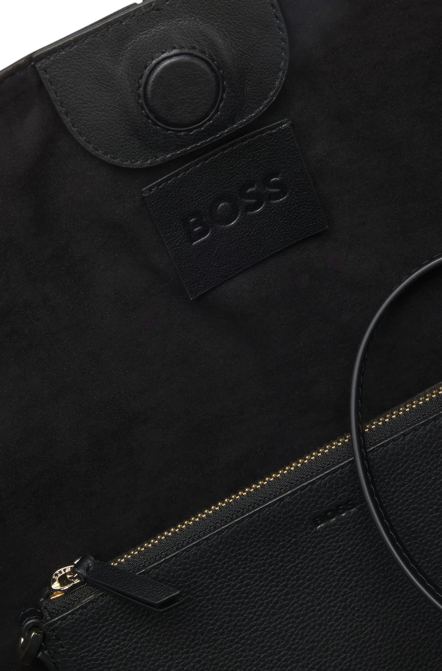 Tote bag in grained leather with detachable pouch
