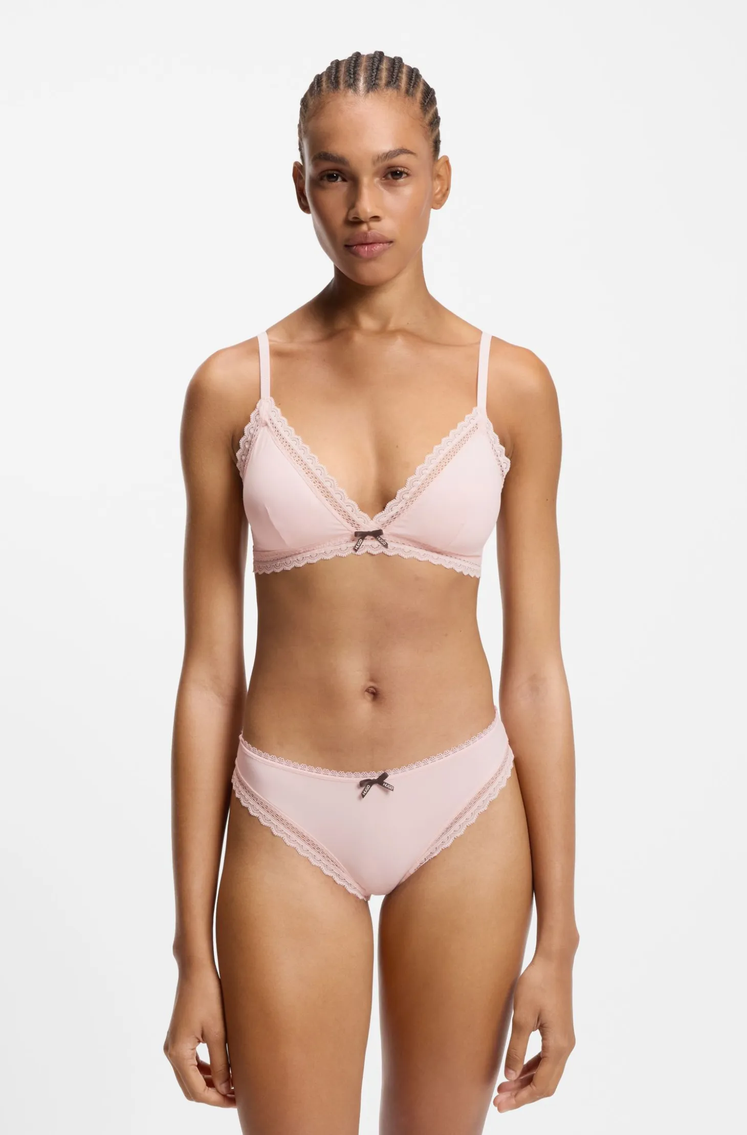 Triangle bra with lace trims