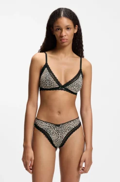Triangle bra with lace trims