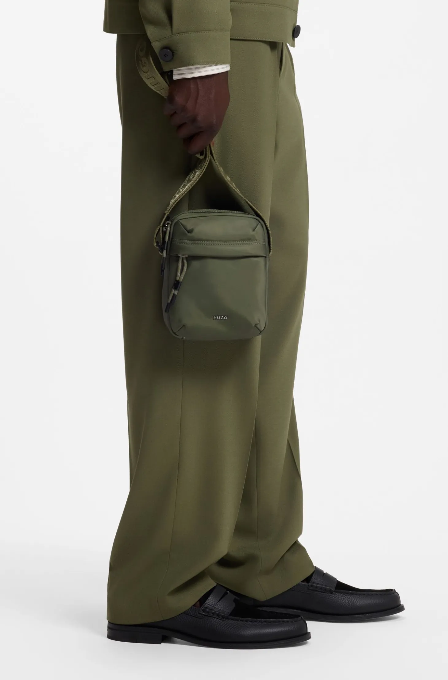 Twill reporter bag with metallic logo lettering