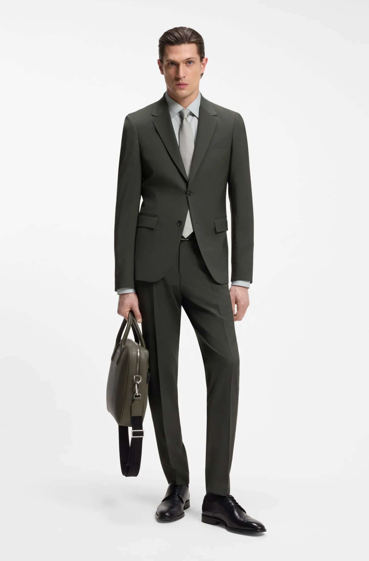 Two-piece slim-fit suit in stretch virgin wool