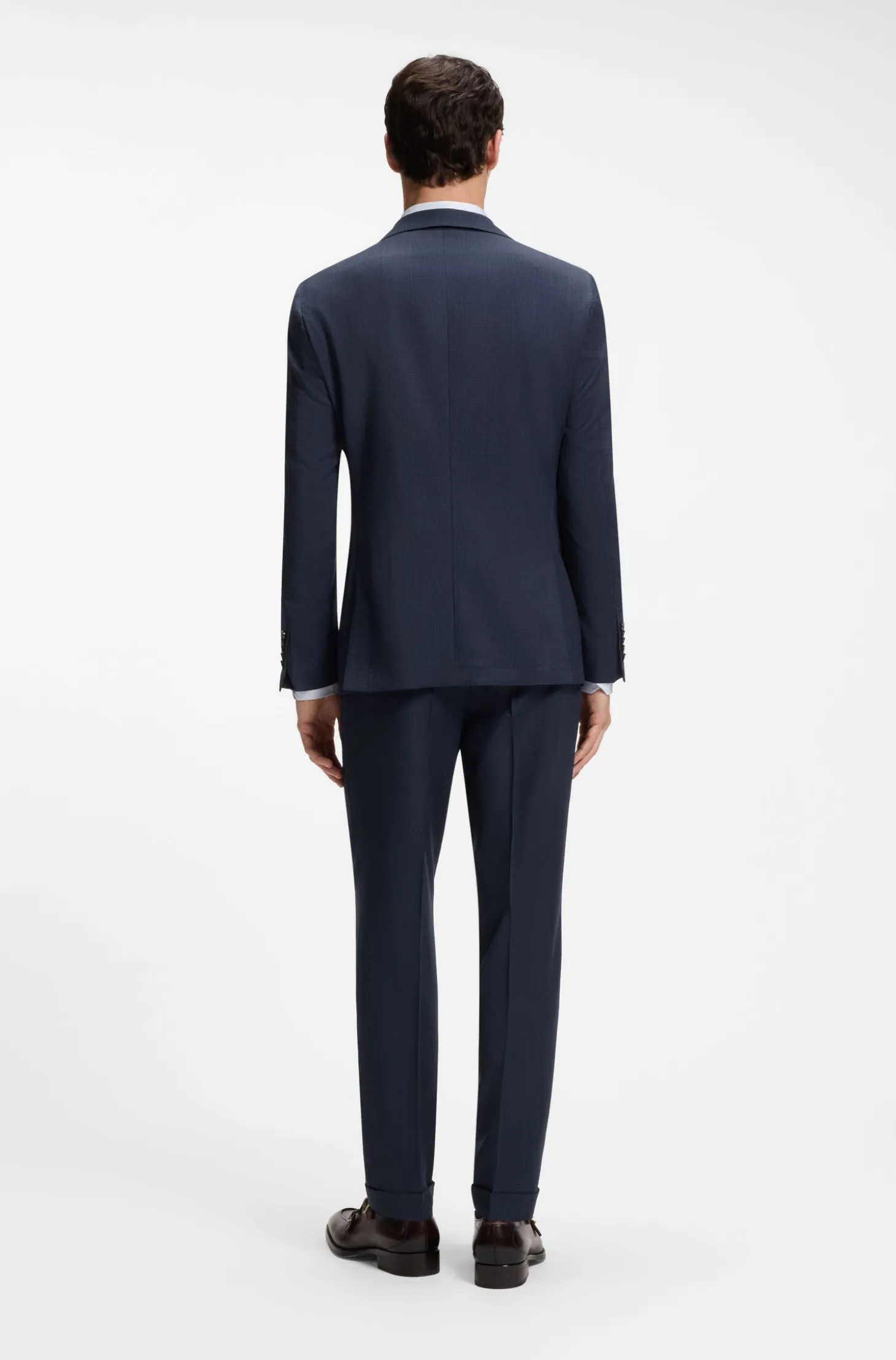 Two-piece slim-fit suit in wool and silk
