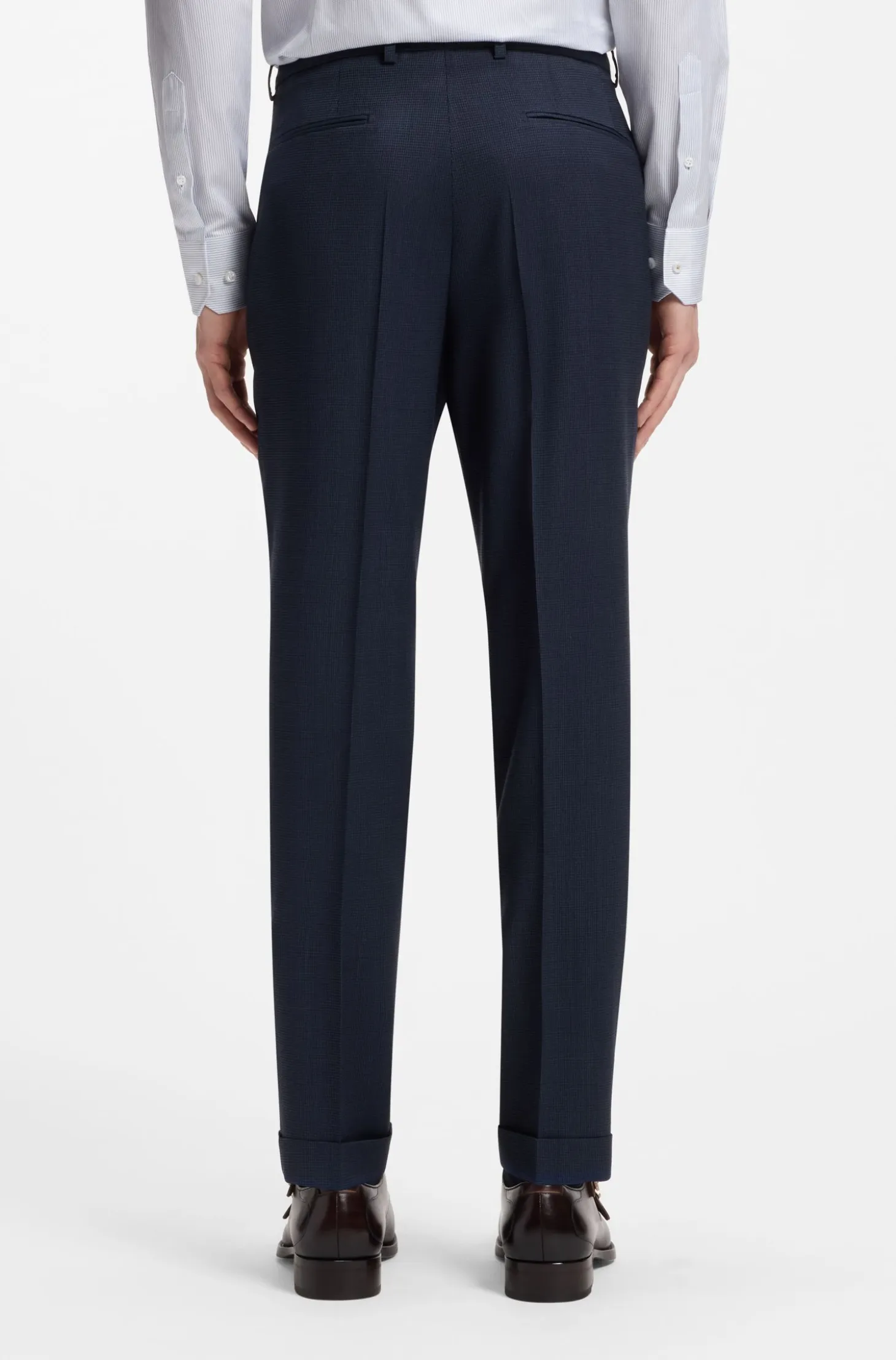 Two-piece slim-fit suit in wool and silk