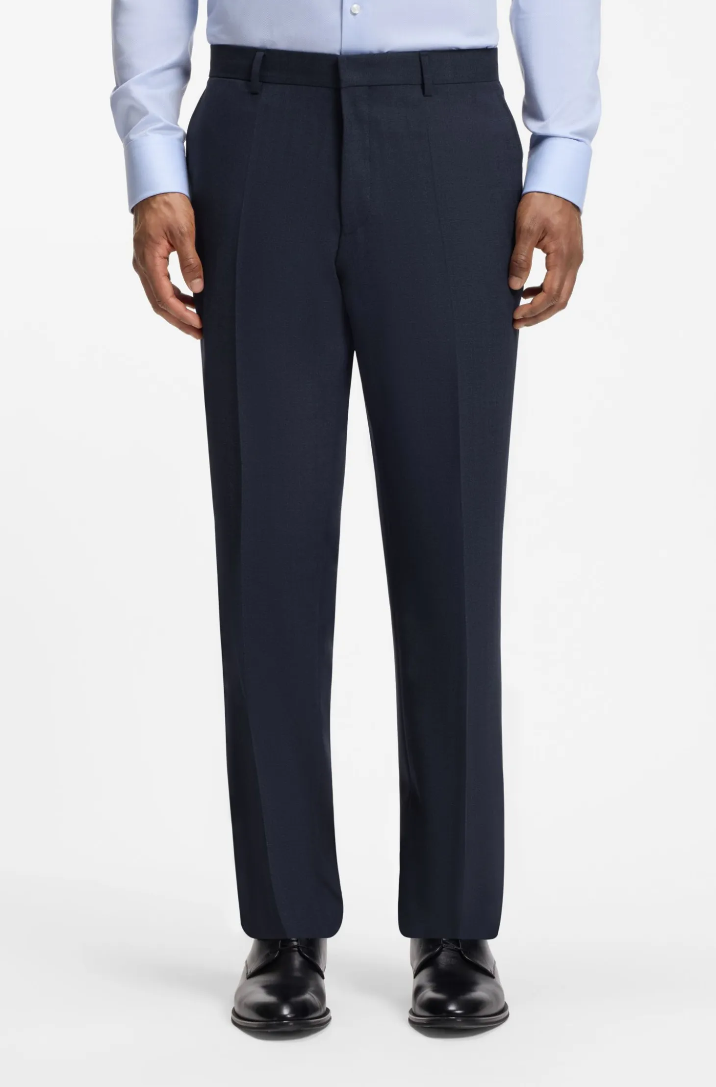 Two-piece suit in crease-resistant micro-pattern fabric