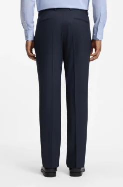 Two-piece suit in crease-resistant micro-pattern fabric