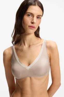 Two-tone bra with adjustable straps