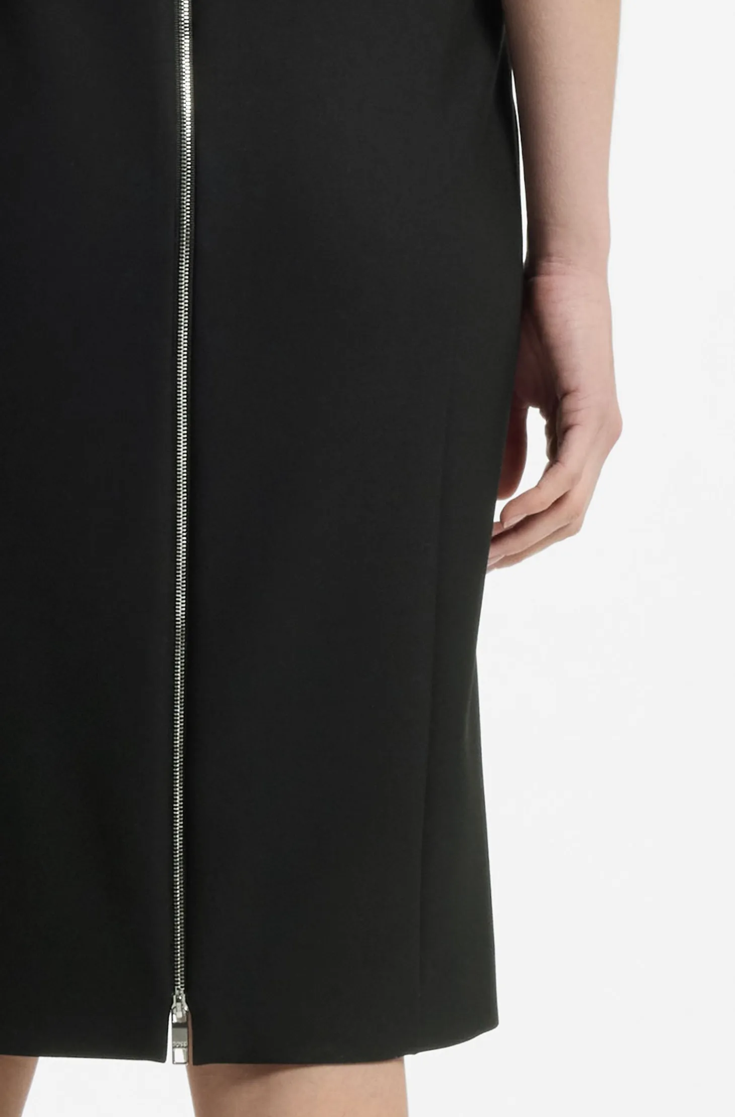 V-neck dress in stretch fabric