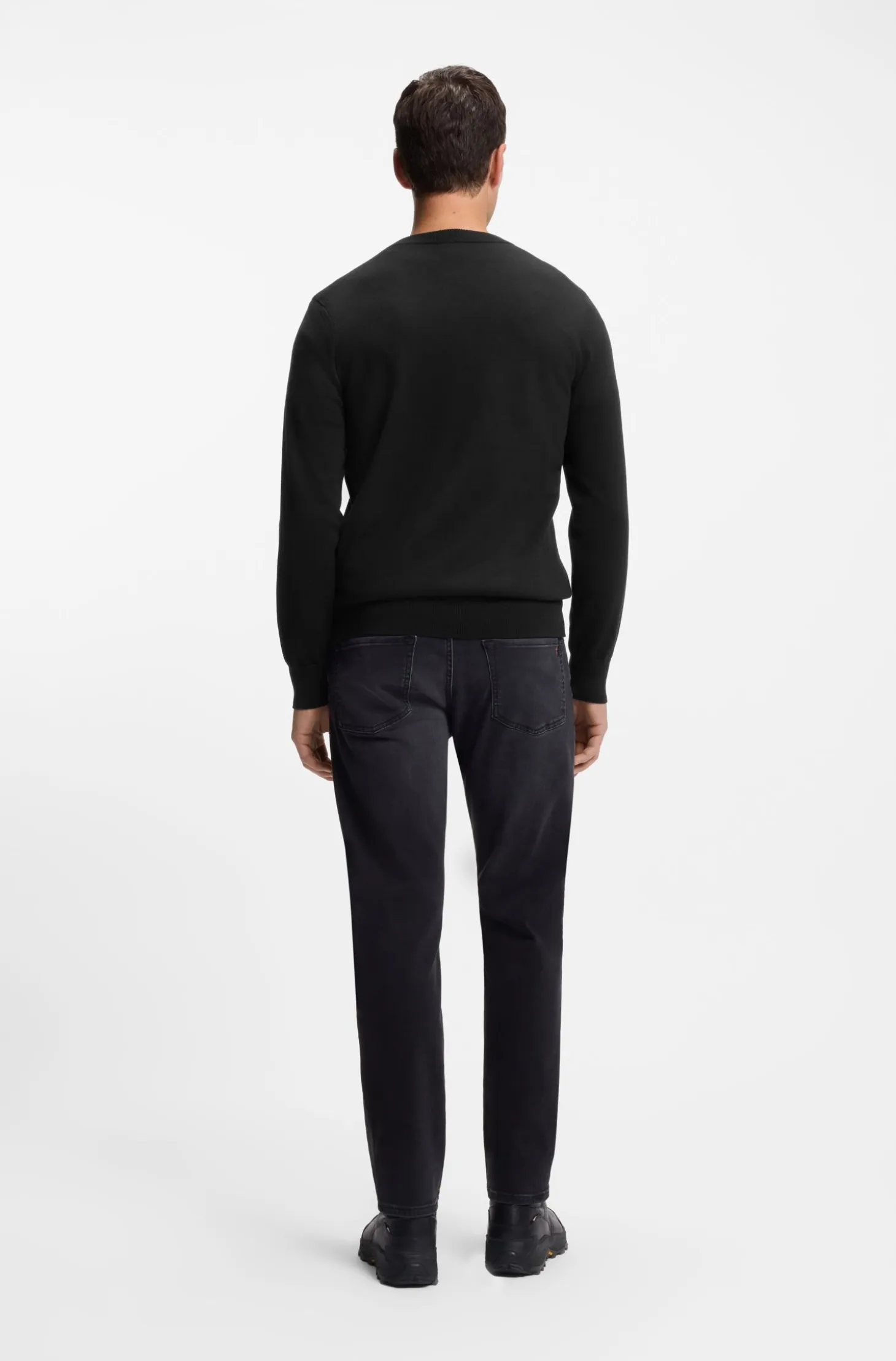 V-neck sweater in cotton and cashmere with logo patch