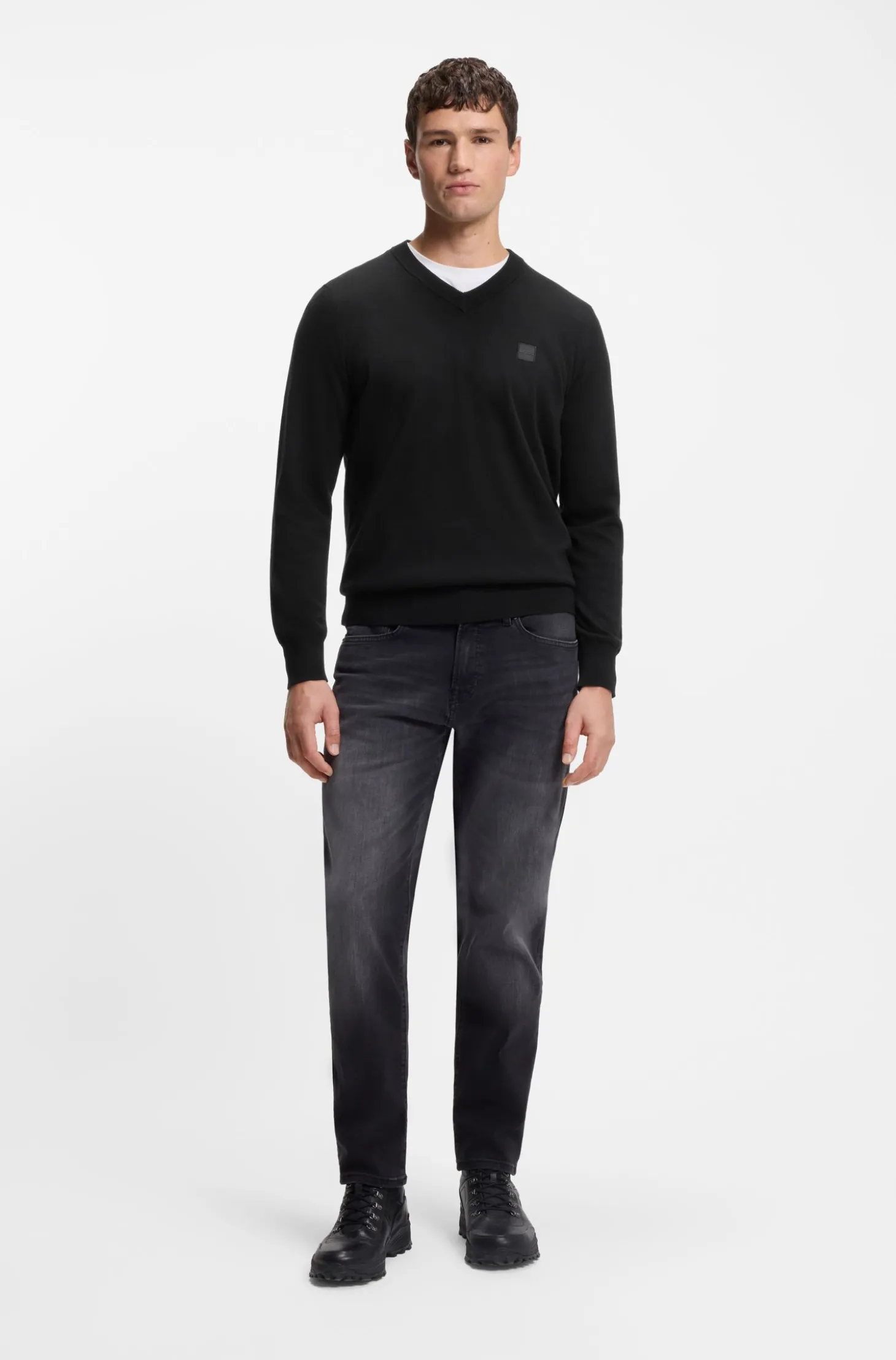 V-neck sweater in cotton and cashmere with logo patch