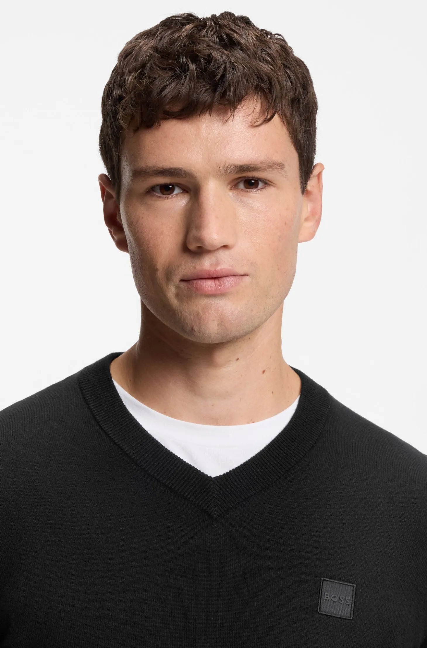 V-neck sweater in cotton and cashmere with logo patch
