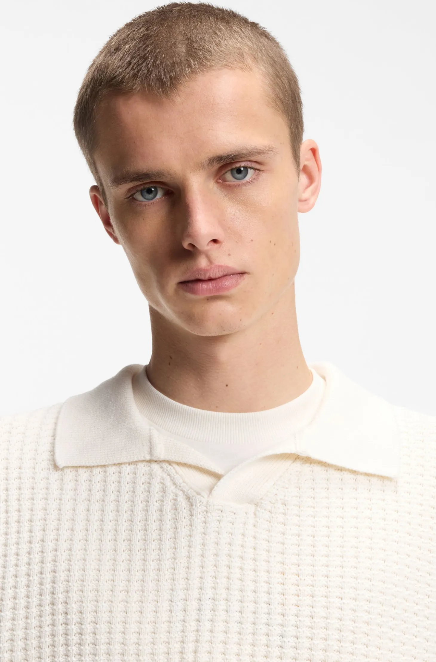 Waffle-structure knit polo with Johnny collar