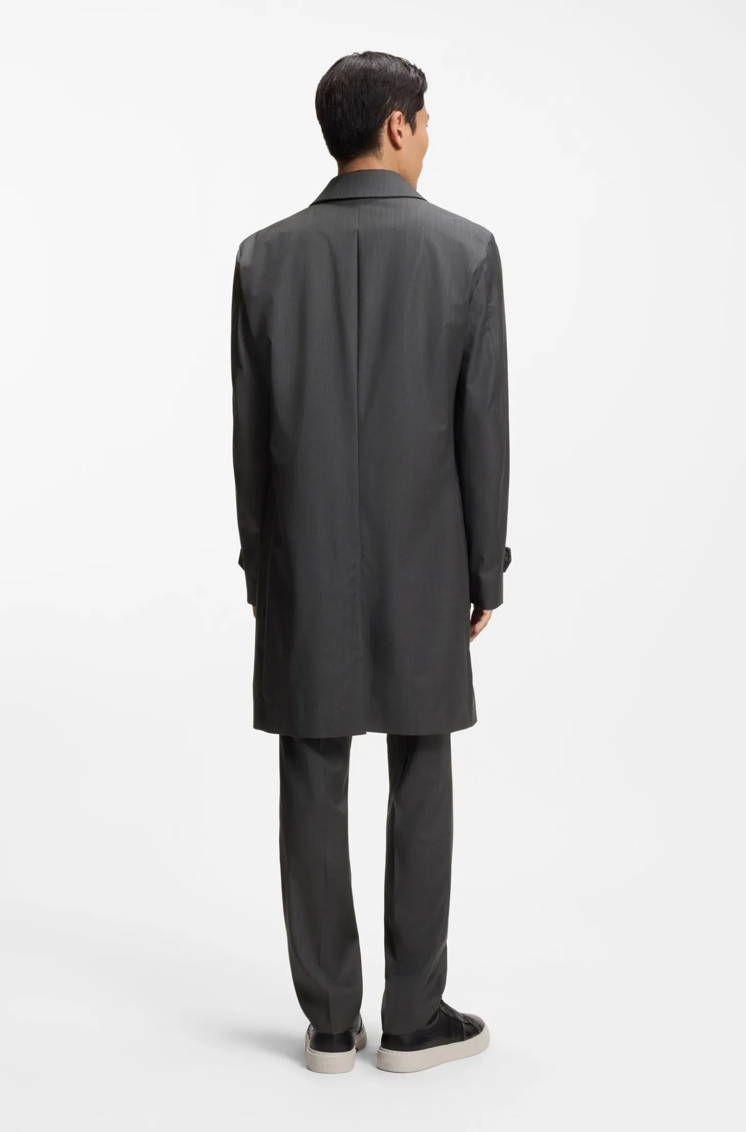 Water-repellent coat in virgin wool