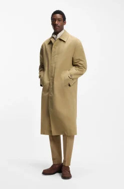 Water-repellent coat with concealed closure