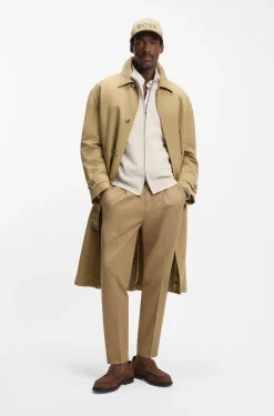 Water-repellent coat with concealed closure