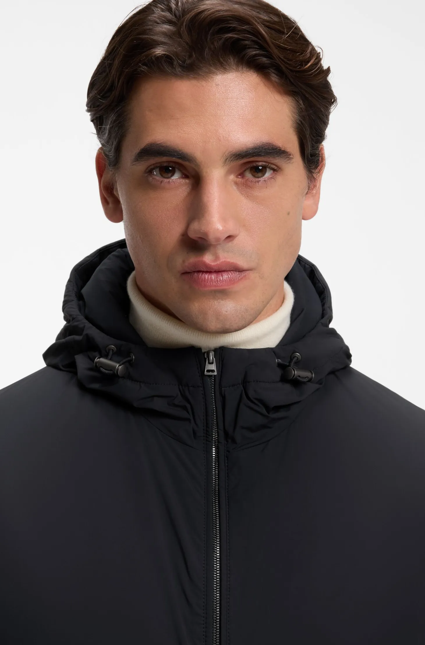 Water-repellent hooded short jacket with down filling