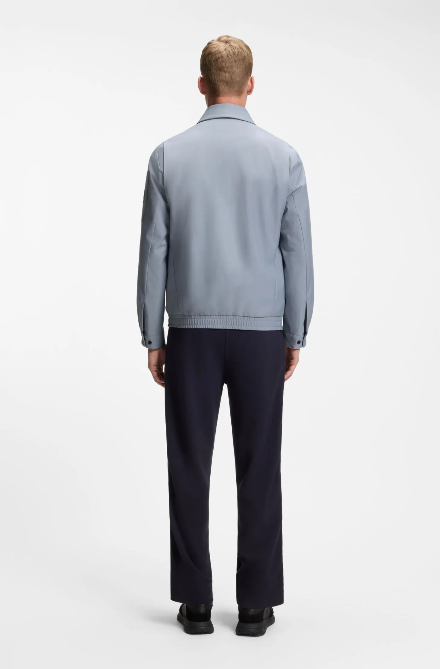 Water-repellent jacket in stretch material