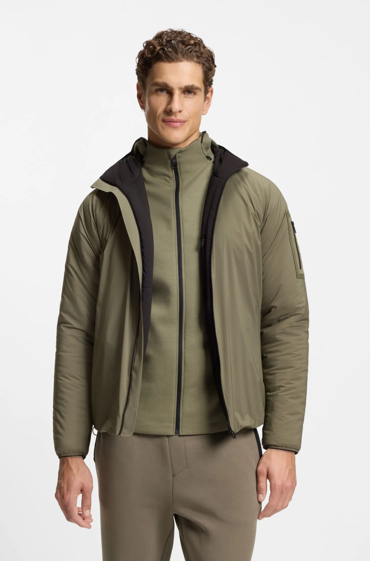 Water-repellent jacket with adjustable hem