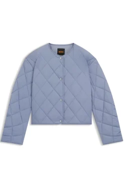 Water-repellent jacket with diamond quilting