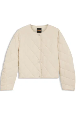 Water-repellent jacket with diamond quilting