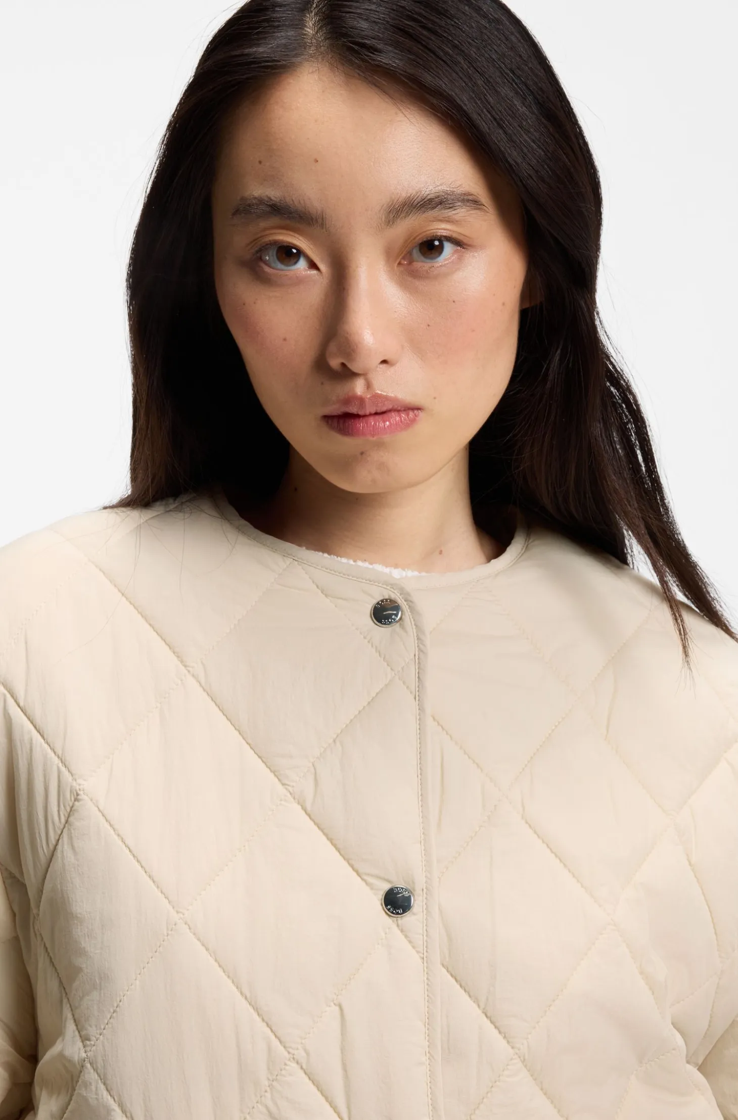 Water-repellent jacket with diamond quilting