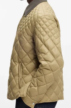 Water-repellent jacket with mixed quilting