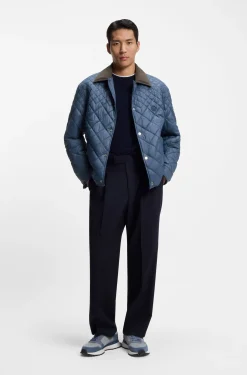 Water-repellent jacket with mixed quilting