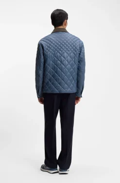 Water-repellent jacket with mixed quilting